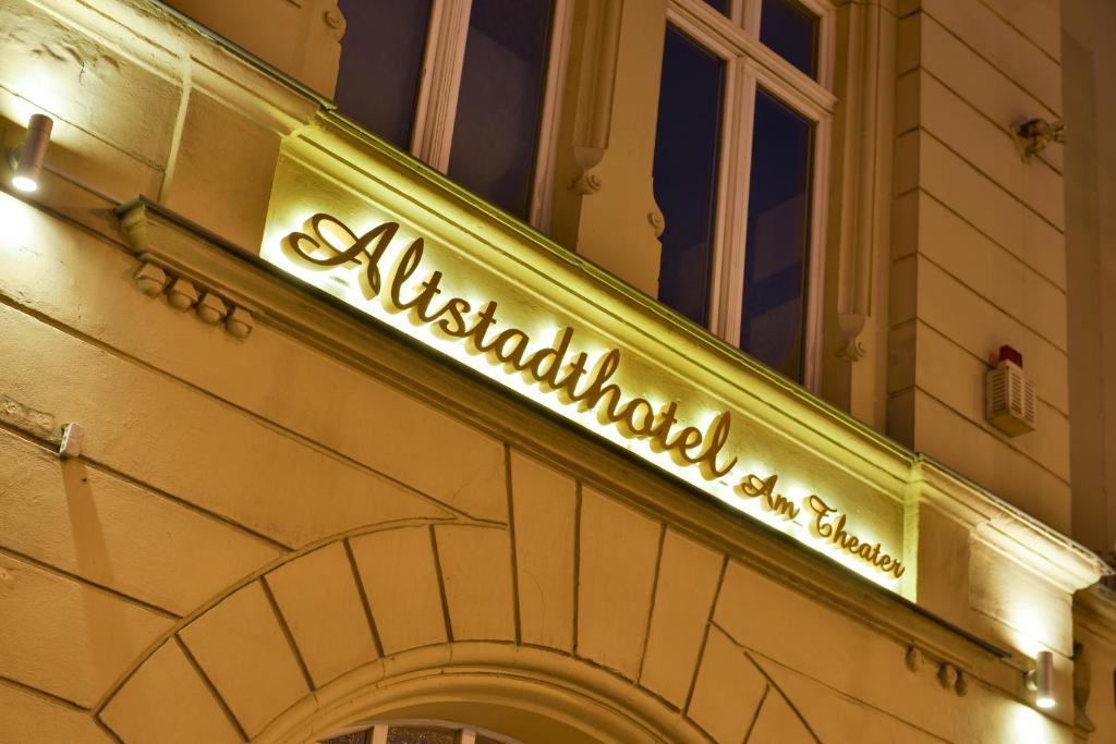 Altstadthotel Am Theater Cottbus Bagian luar foto