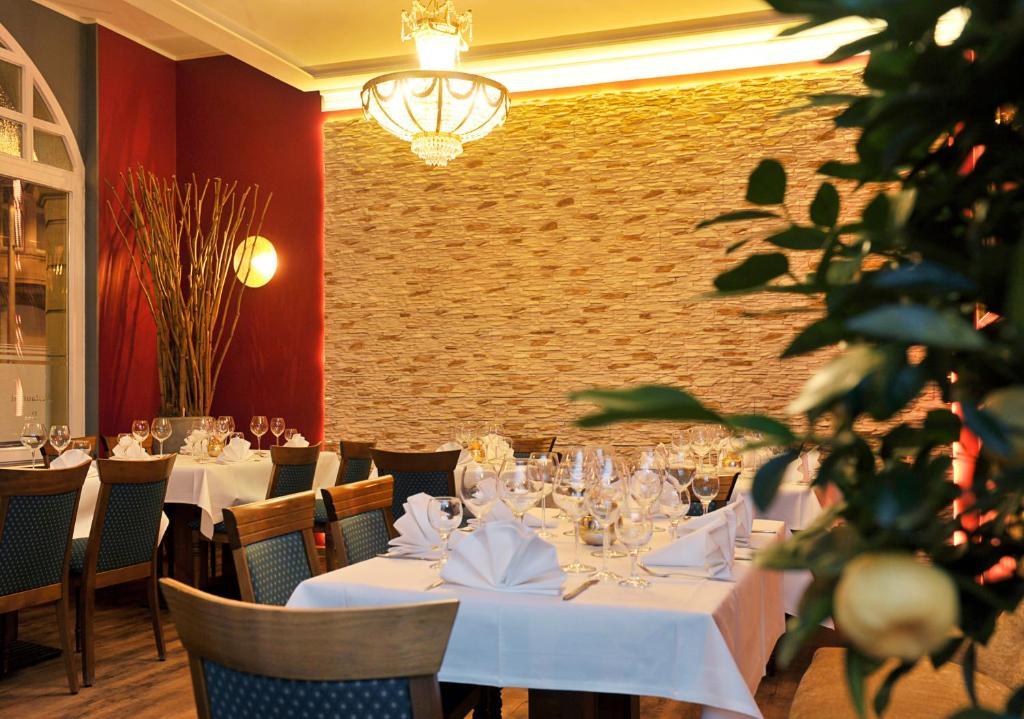 Altstadthotel Am Theater Cottbus Bagian luar foto