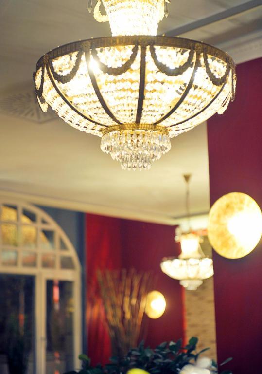 Altstadthotel Am Theater Cottbus Bagian luar foto